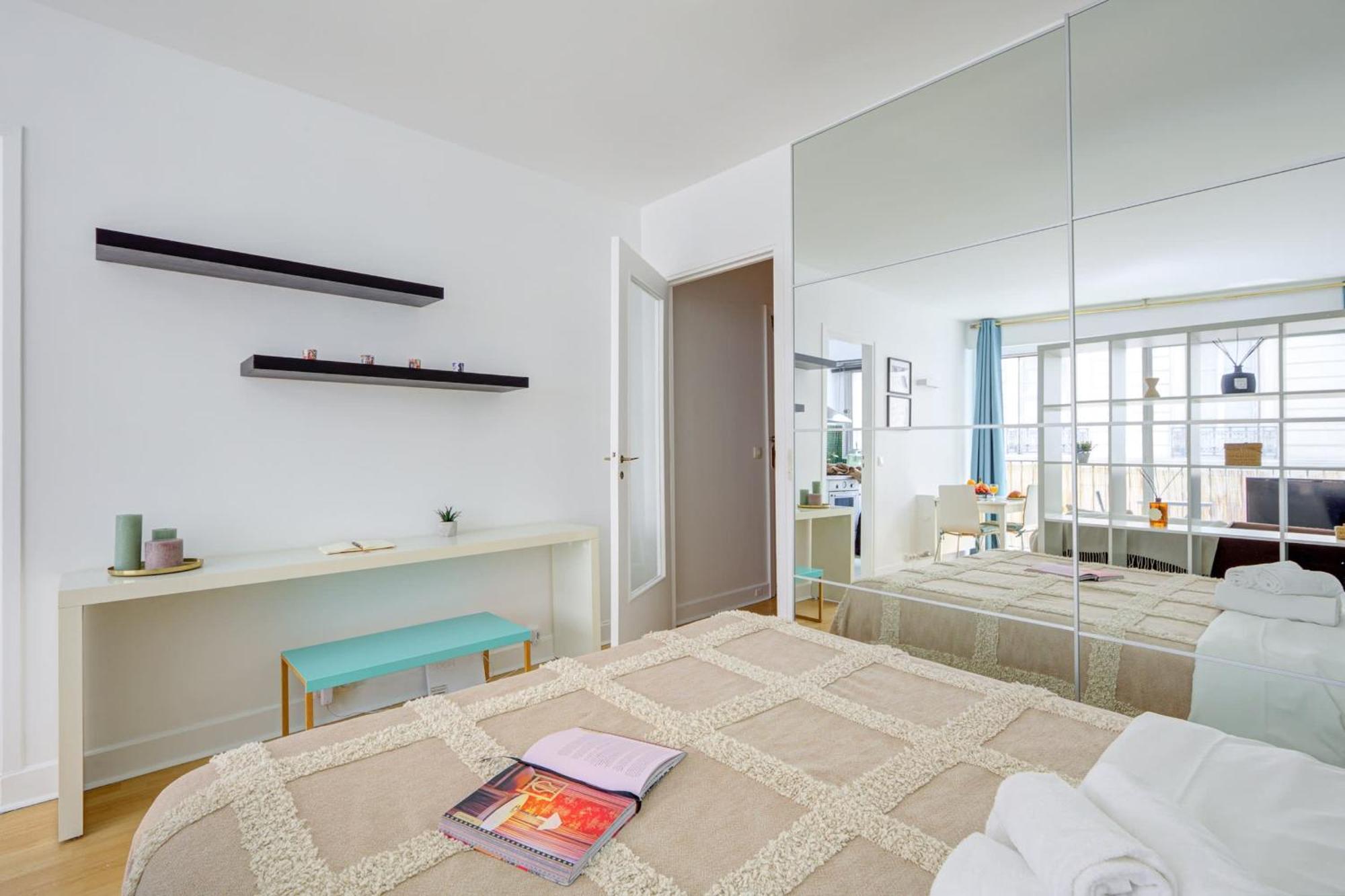 St Germain & Le Bon Marche With Balcony - Cityapartmentstay Párizs Kültér fotó