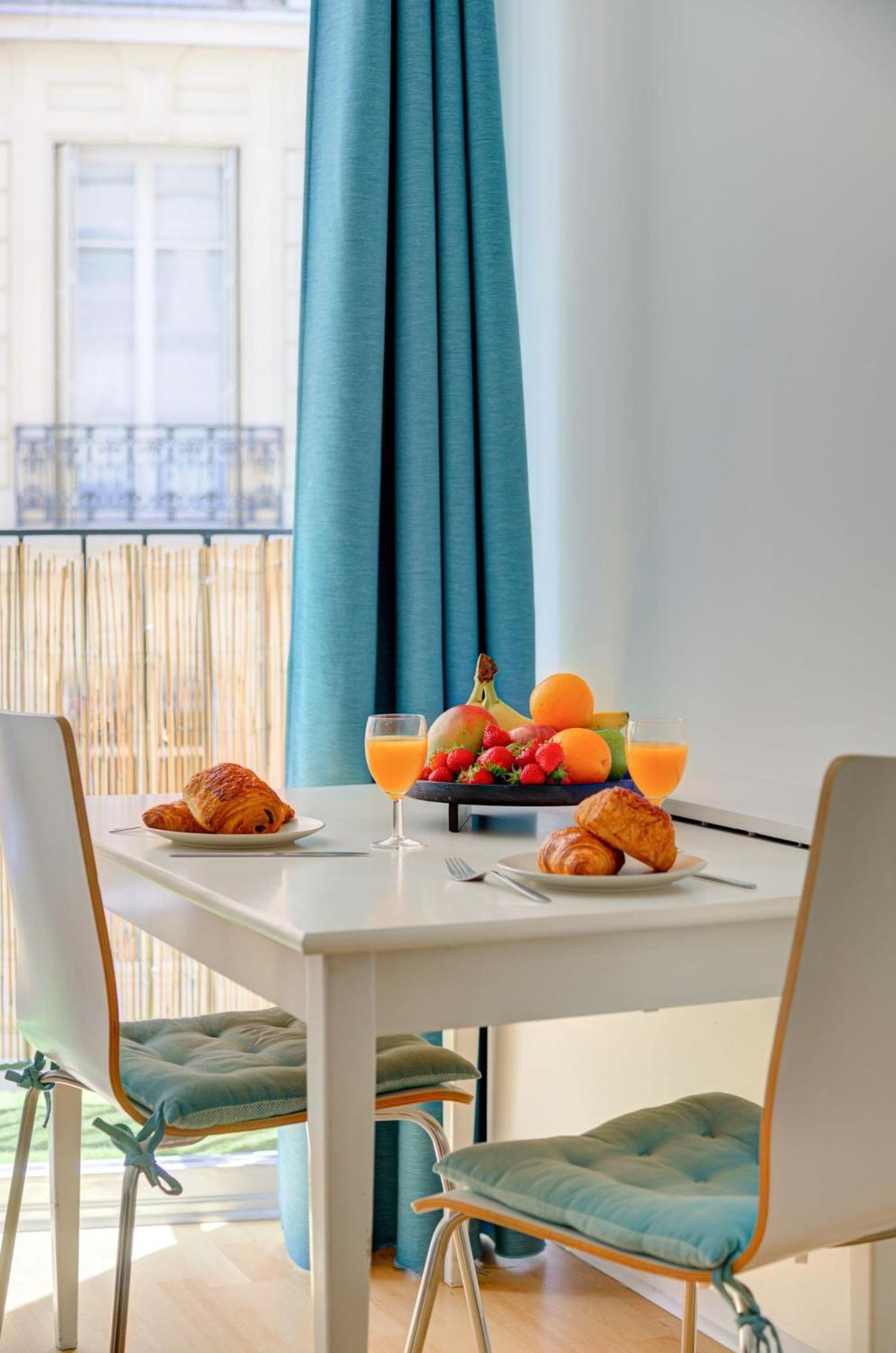 St Germain & Le Bon Marche With Balcony - Cityapartmentstay Párizs Kültér fotó