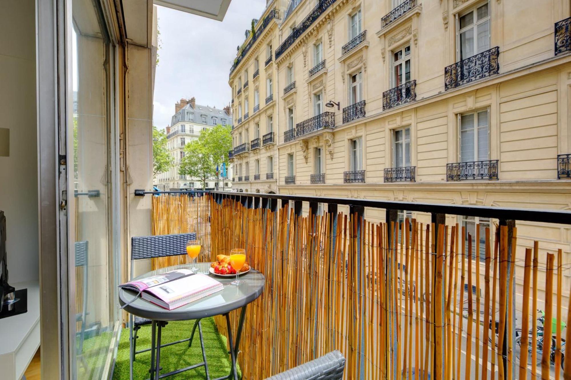 St Germain & Le Bon Marche With Balcony - Cityapartmentstay Párizs Kültér fotó