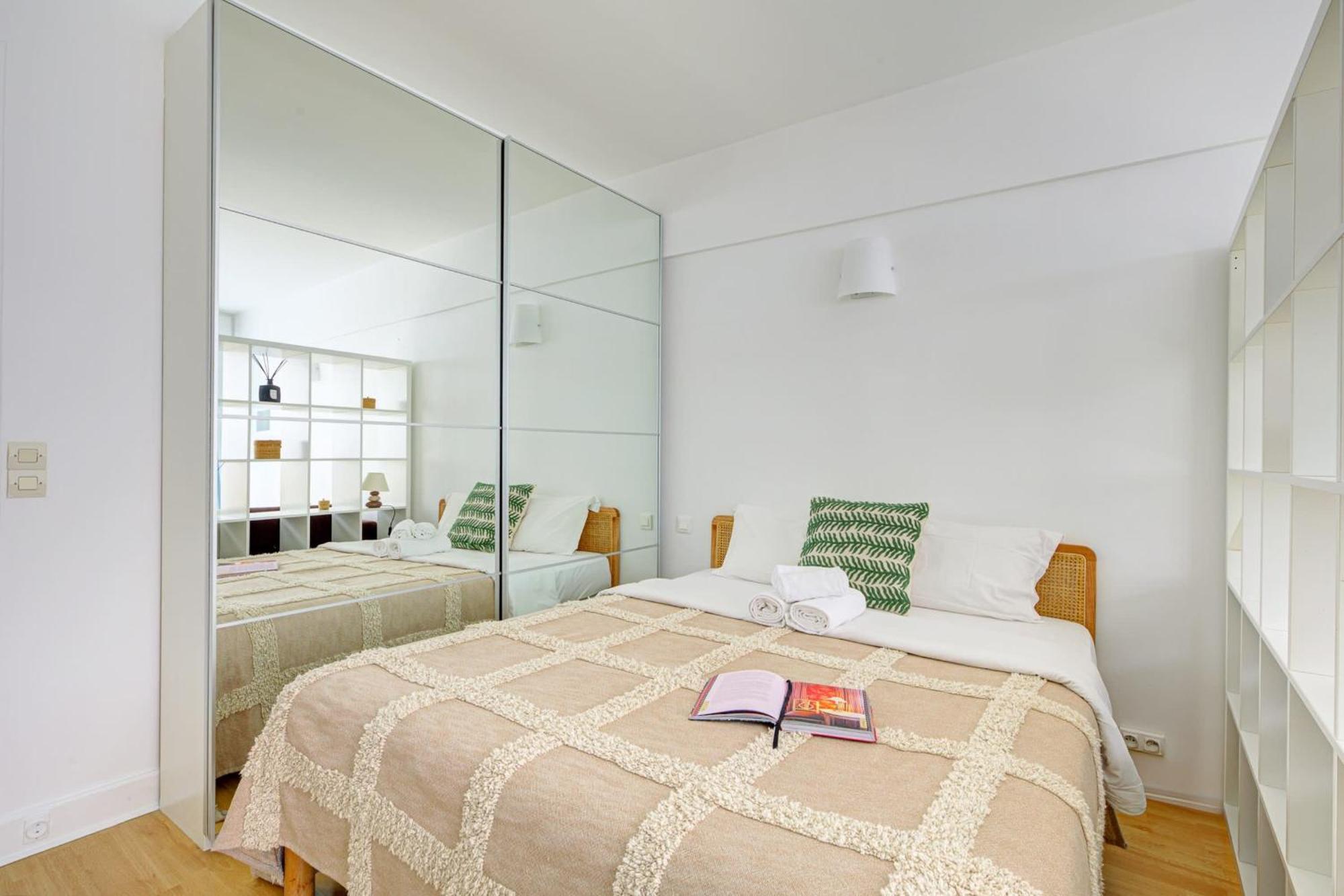 St Germain & Le Bon Marche With Balcony - Cityapartmentstay Párizs Kültér fotó