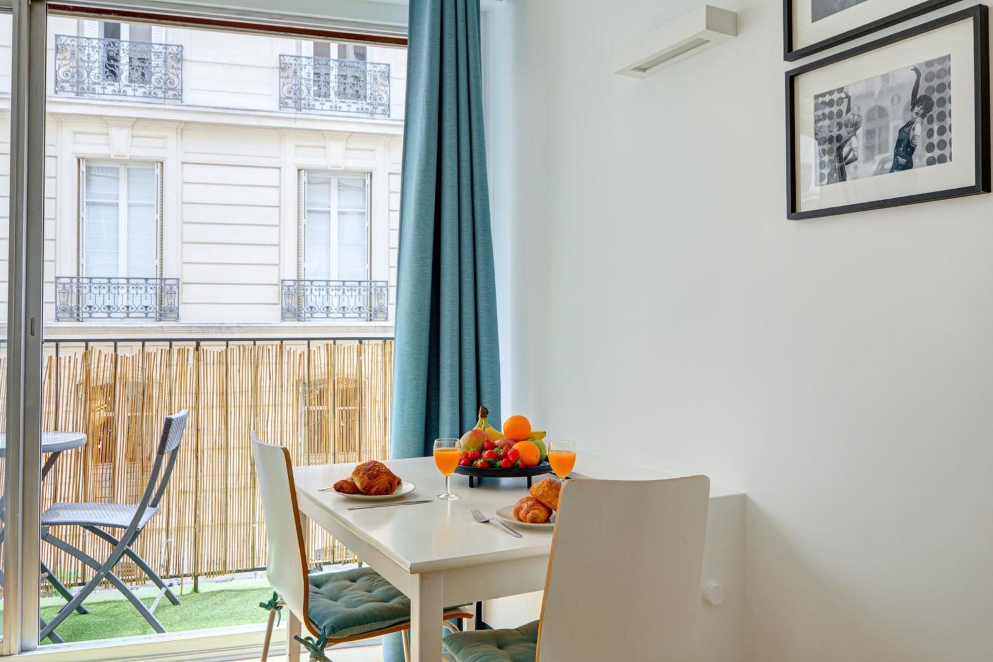 St Germain & Le Bon Marche With Balcony - Cityapartmentstay Párizs Kültér fotó